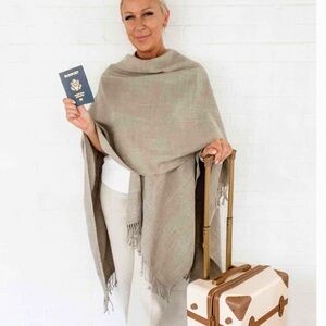 Mersea Classic Travel Wrap in Driftwood